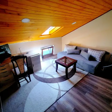 Attic Апартамент *